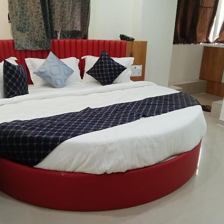 Hotel Rk Villa วาโดดารา ภายนอก รูปภาพ