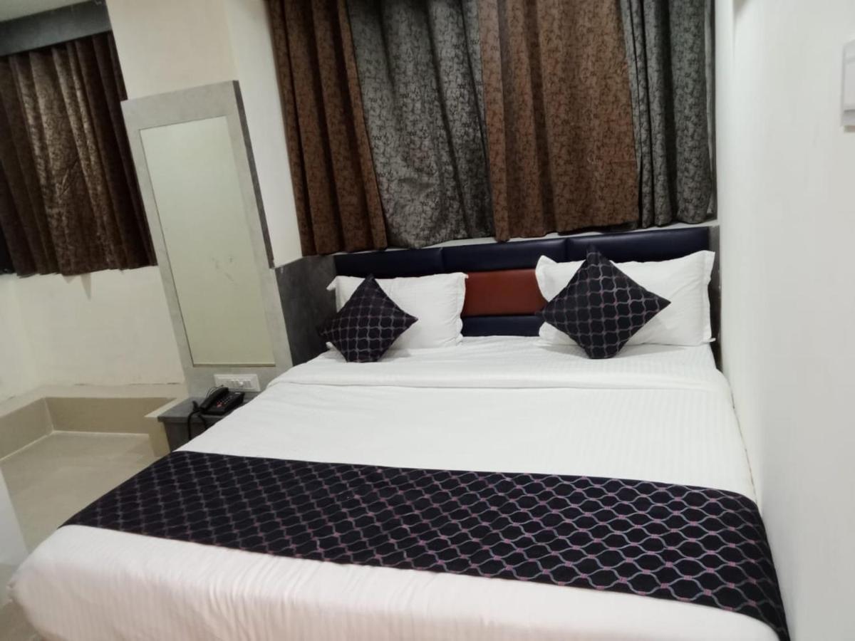 Hotel Rk Villa วาโดดารา ภายนอก รูปภาพ