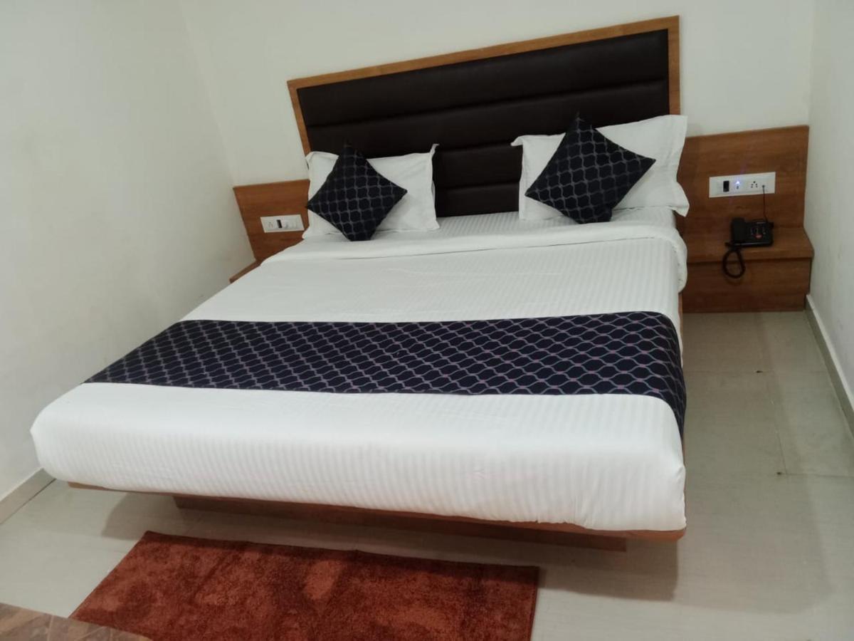 Hotel Rk Villa วาโดดารา ภายนอก รูปภาพ