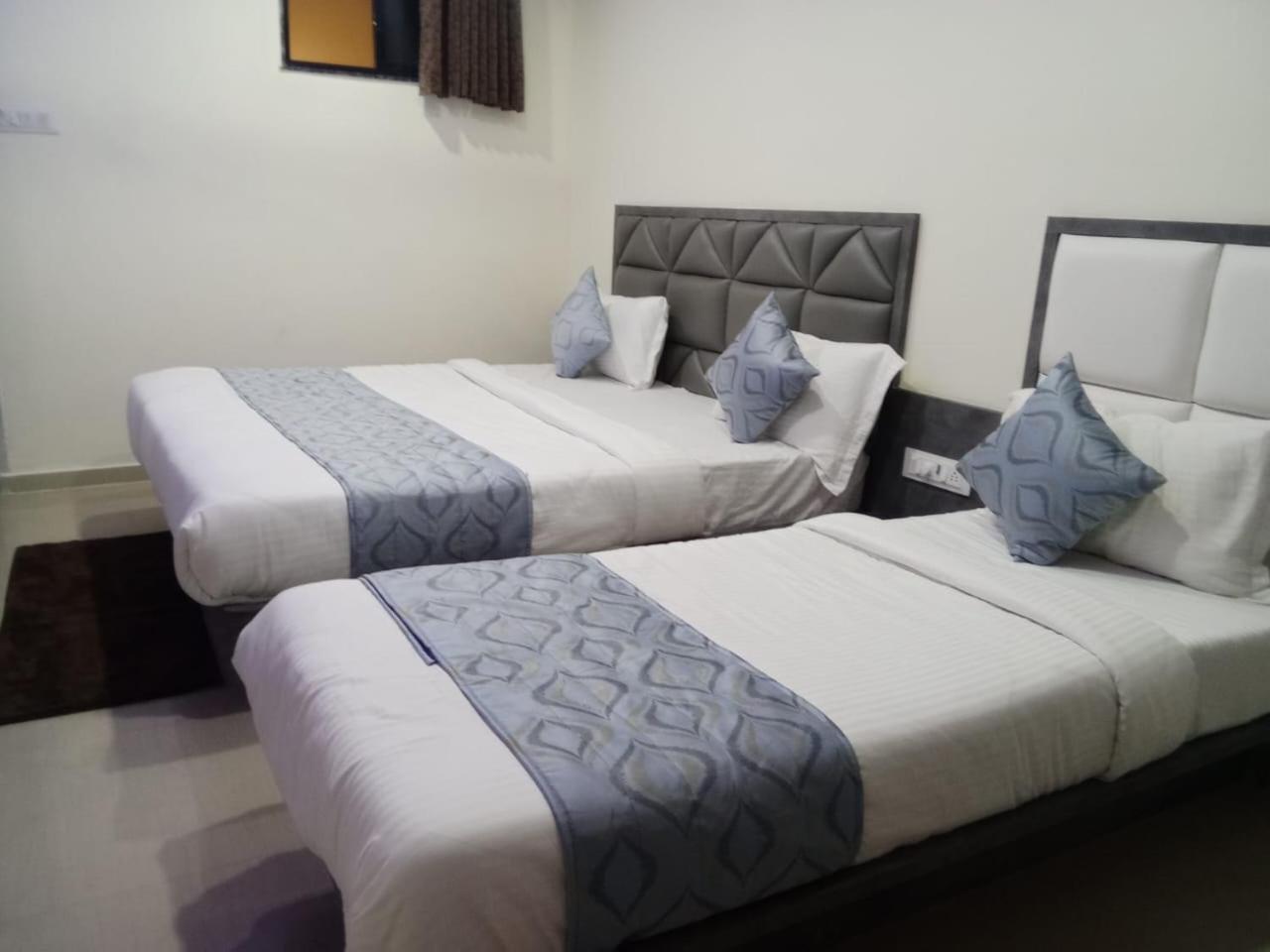 Hotel Rk Villa วาโดดารา ภายนอก รูปภาพ