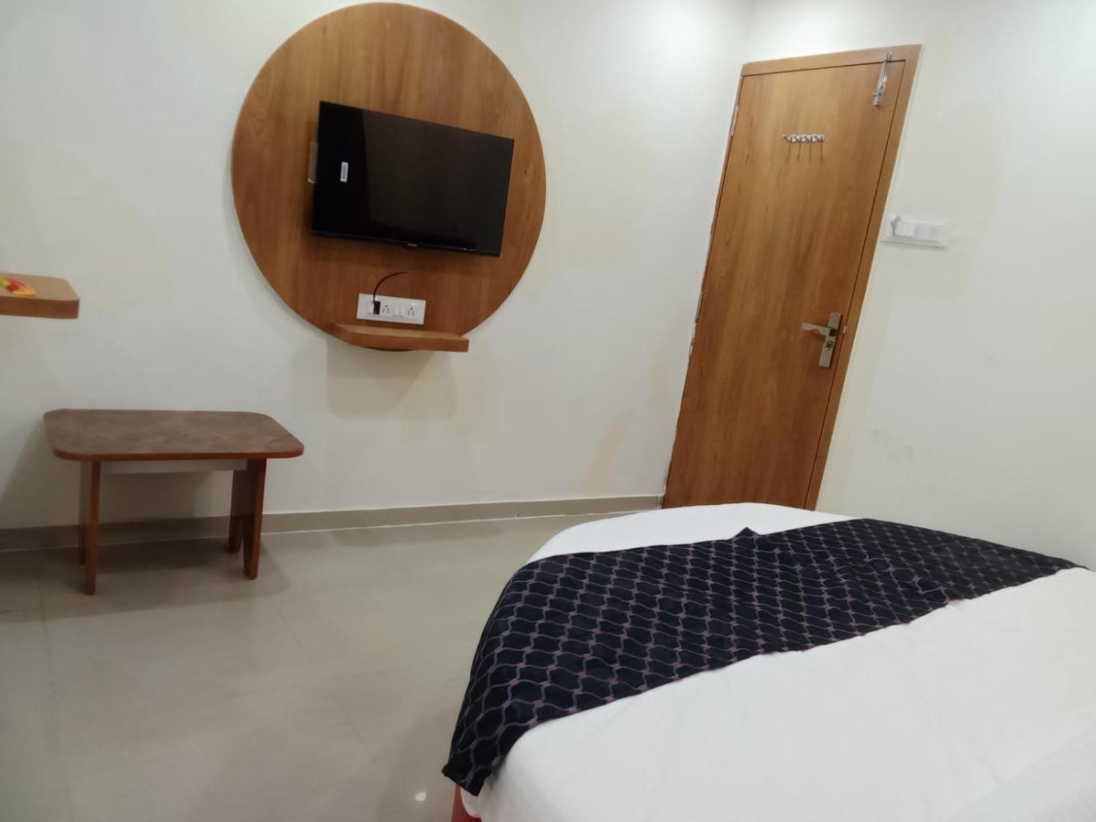Hotel Rk Villa วาโดดารา ภายนอก รูปภาพ